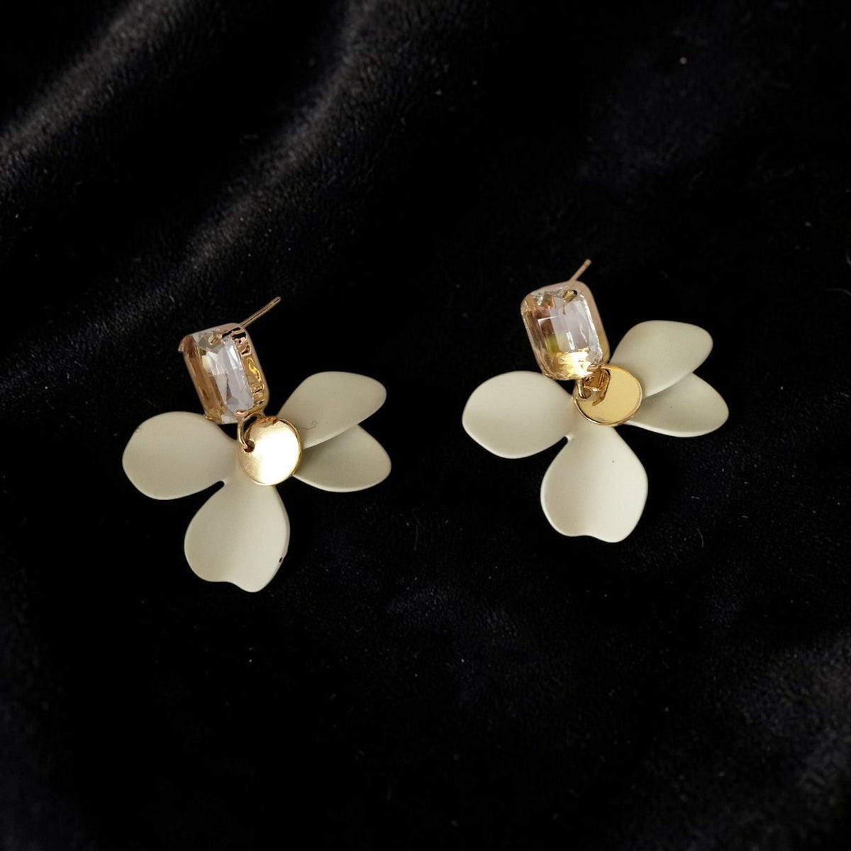 White Petal Earrigns