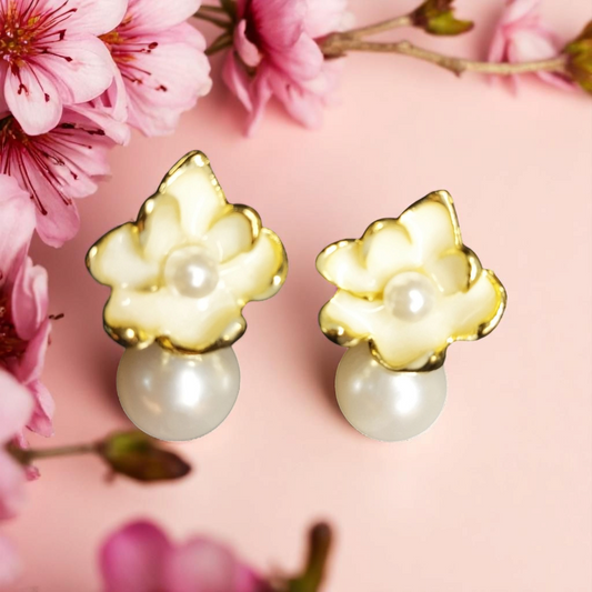 White Flower & Pearl Eariings