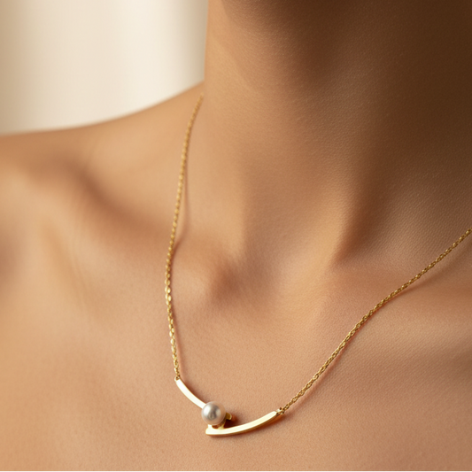 Gold Necklace with a Pearl Pendant