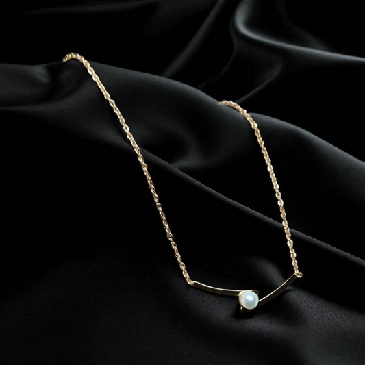Gold Necklace with a Pearl Pendant